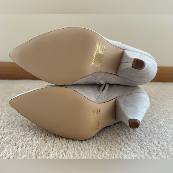 NIB Anthropologie Silent D Apage Cone Heel Booties in Light Grey Suede - Size 38 - Picture 8 of 15